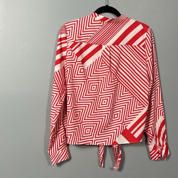 Marciano White Red Geometric Print Front Tie Shirt size small - Picture 8 of 9
